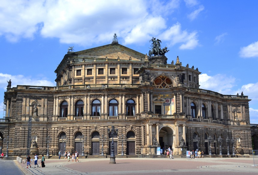 Mozarts Oper Die Zauberflote In Der Semperoper Dresden